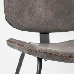 Bruine eetkamerstoel van imitatietleer met zwart onderstel