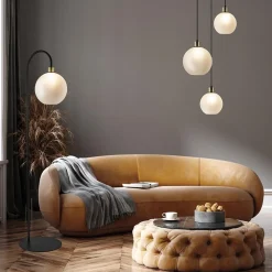 Chique 3-lichts hanglamp rond zwart-goud + opaal glas