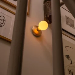 Dimbare wandlamp op batterij goud met frosted