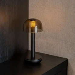 Kleine LED tafellamp oplaadbaar mat zwart met smoke glas