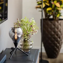 Kleine tafellamp driepoot met titanium glas