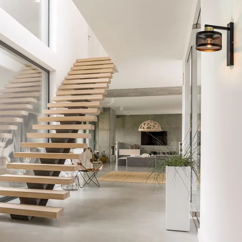 Landelijke wandlamp zwart/goud met ronde kap