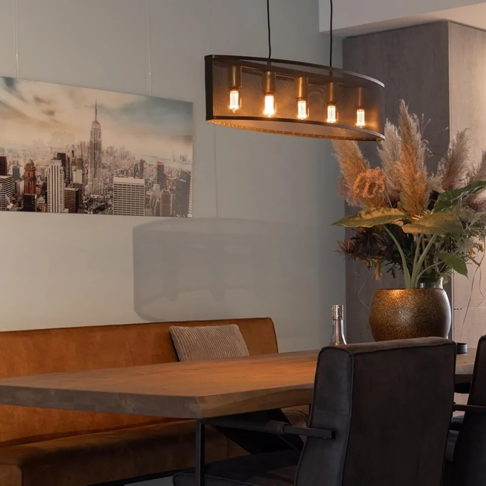 Langwerpige hanglamp mat zwart metaal met goud