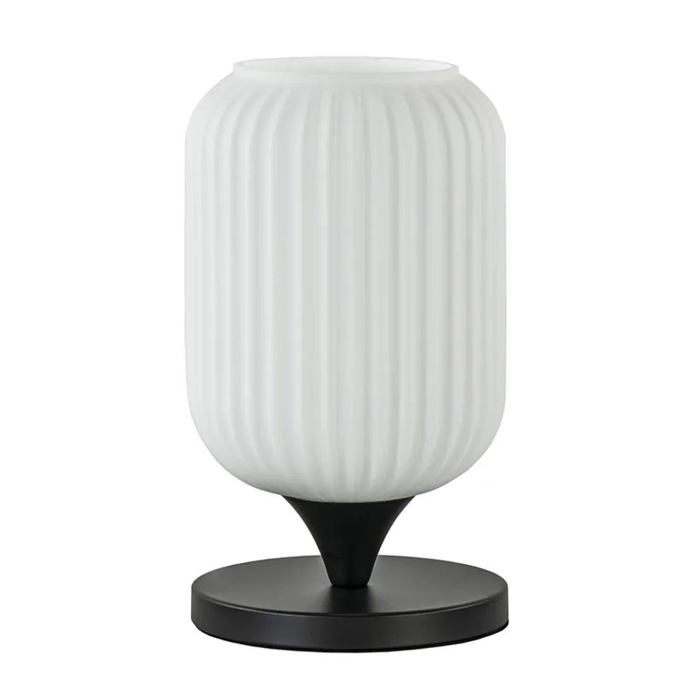 Mat witte tafellamp met zwarte voet