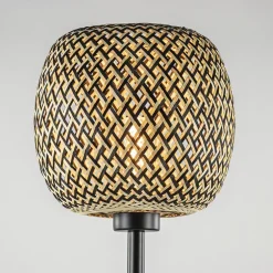 Mat zwarte vloerlamp met bamboe kap