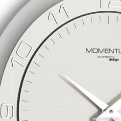 Moderne wandklok rond RVS keuken/kantoor