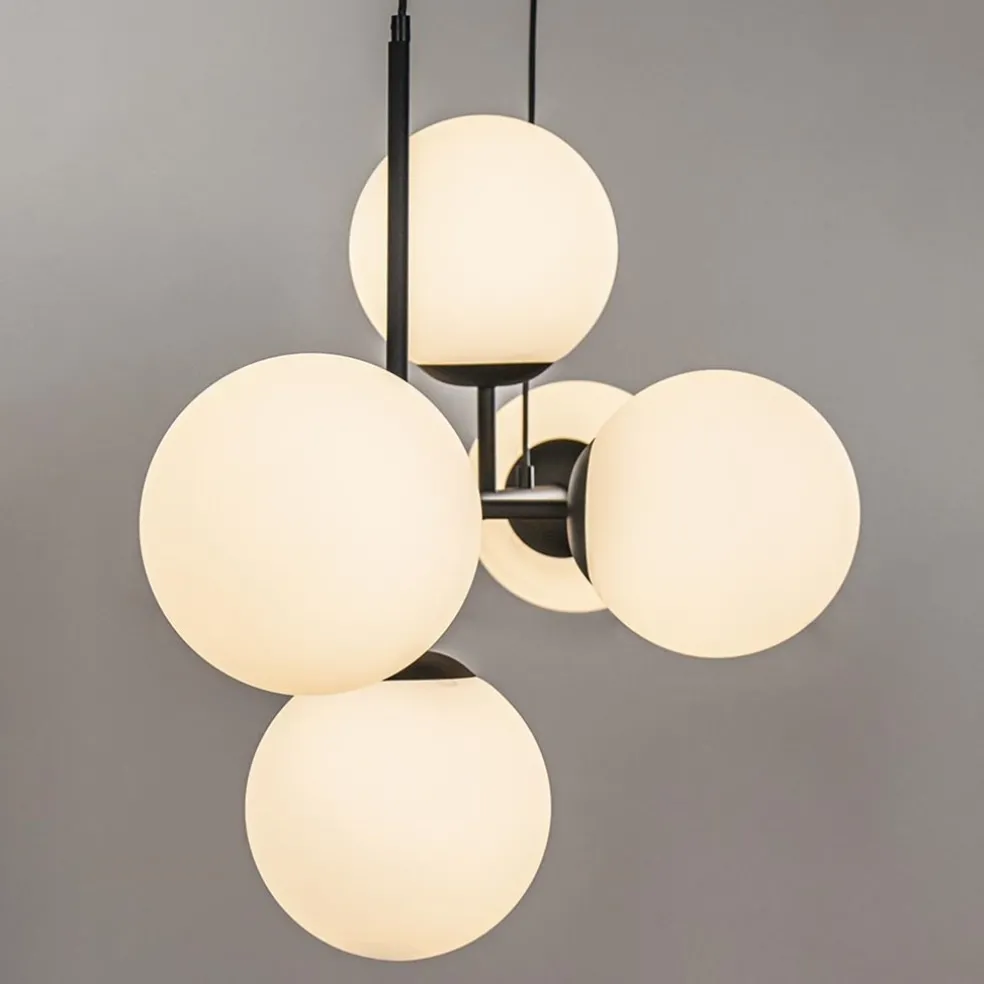 Retro eettafel hanglamp zwart met witte glazen bollen