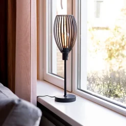 Scandinavische tafellamp mat zwart