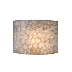 Sfeervolle wandlamp creme schelpen kamer