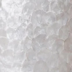 Sfeervolle wandlamp creme schelpen kamer