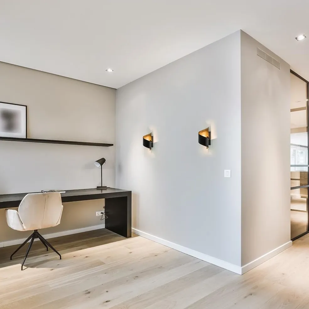 Sierlijke wandlamp krul zwart met goud