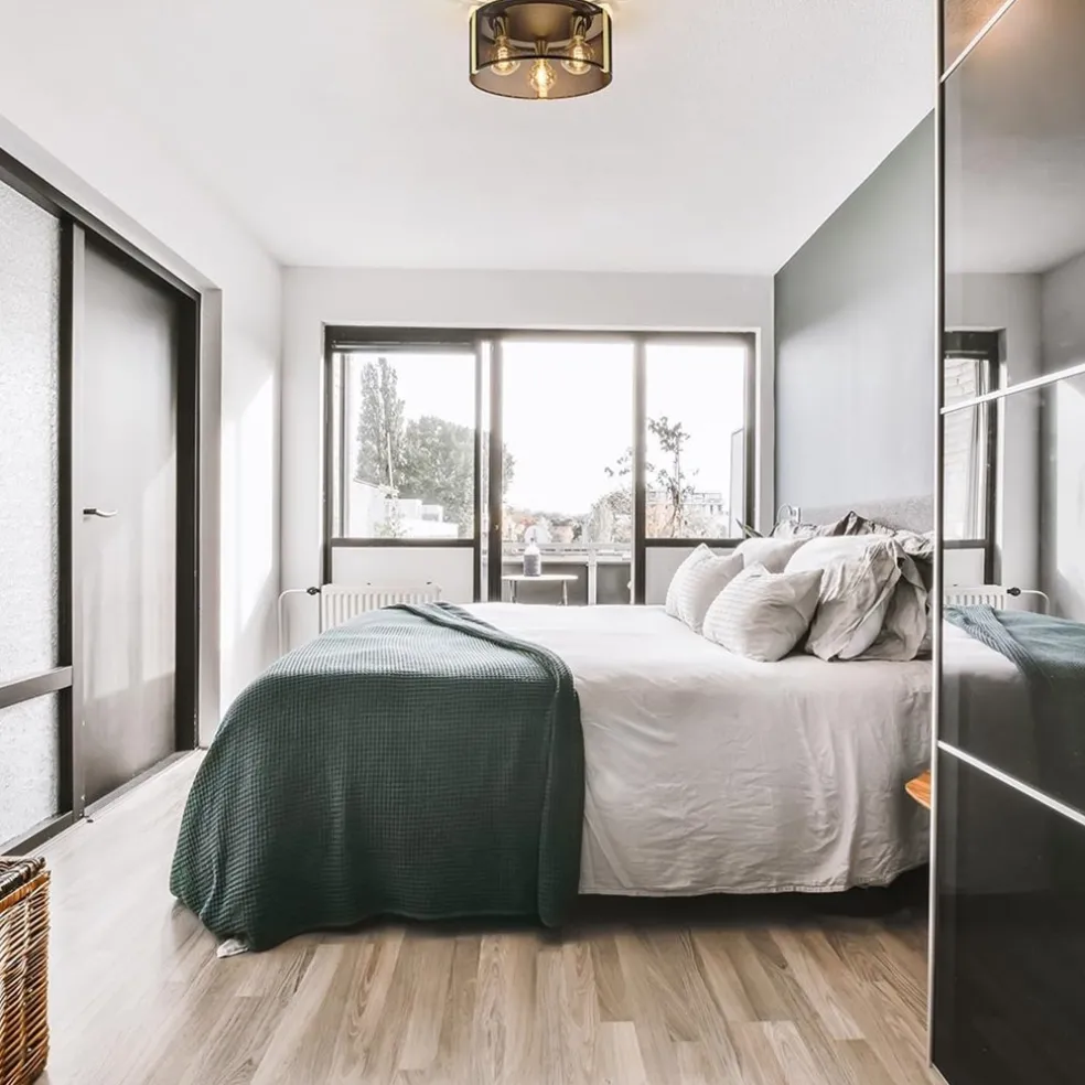 Stoere plafondlamp zwart met glossy goud