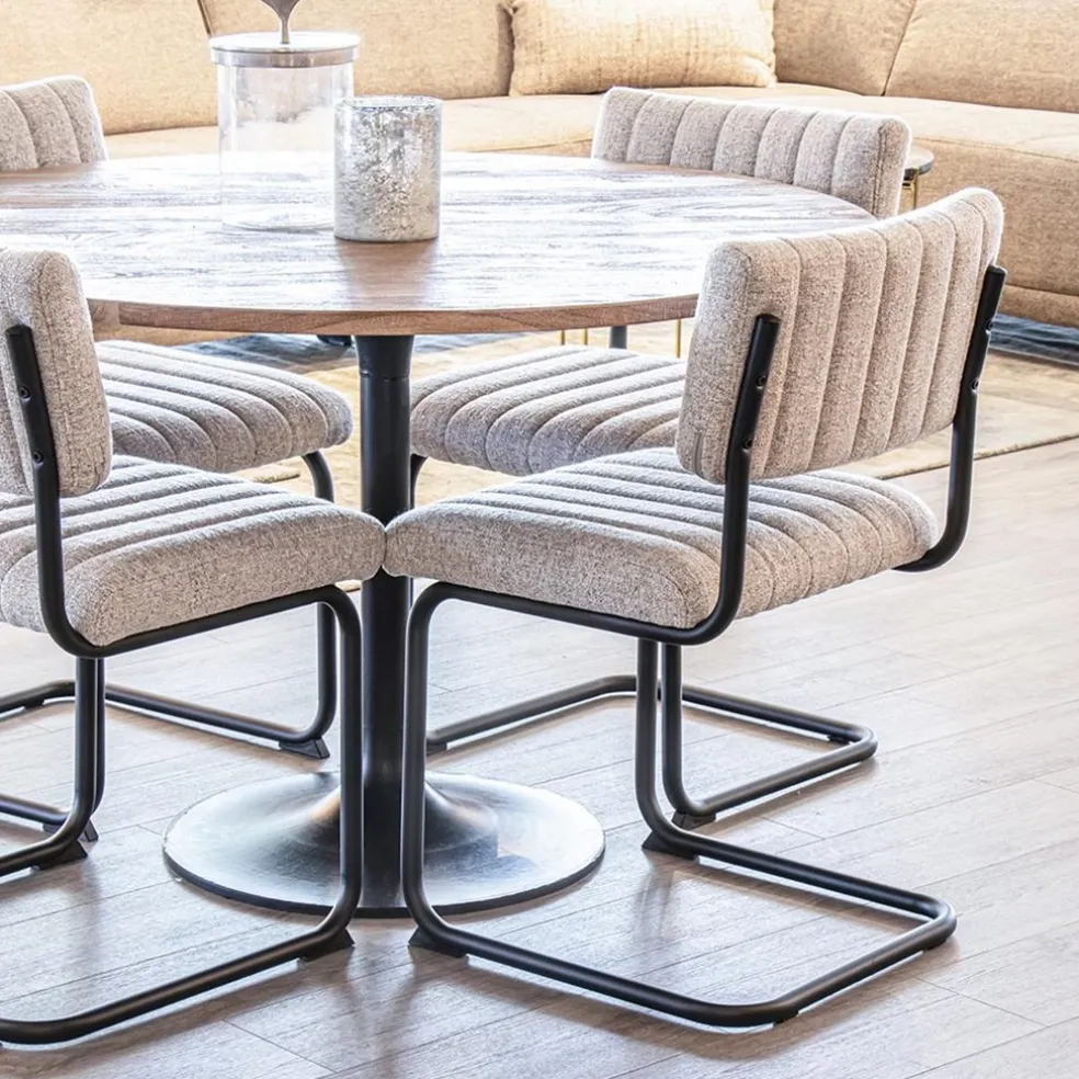 Stoffen eetkamerstoel met zwart metalen frame