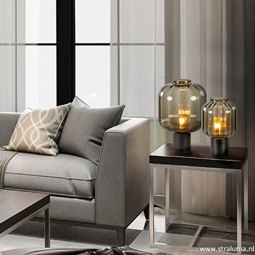 Strak klassieke tafell. met zwart glas