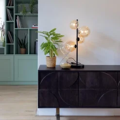 Strak klassieke tafellamp zwart met amber glas