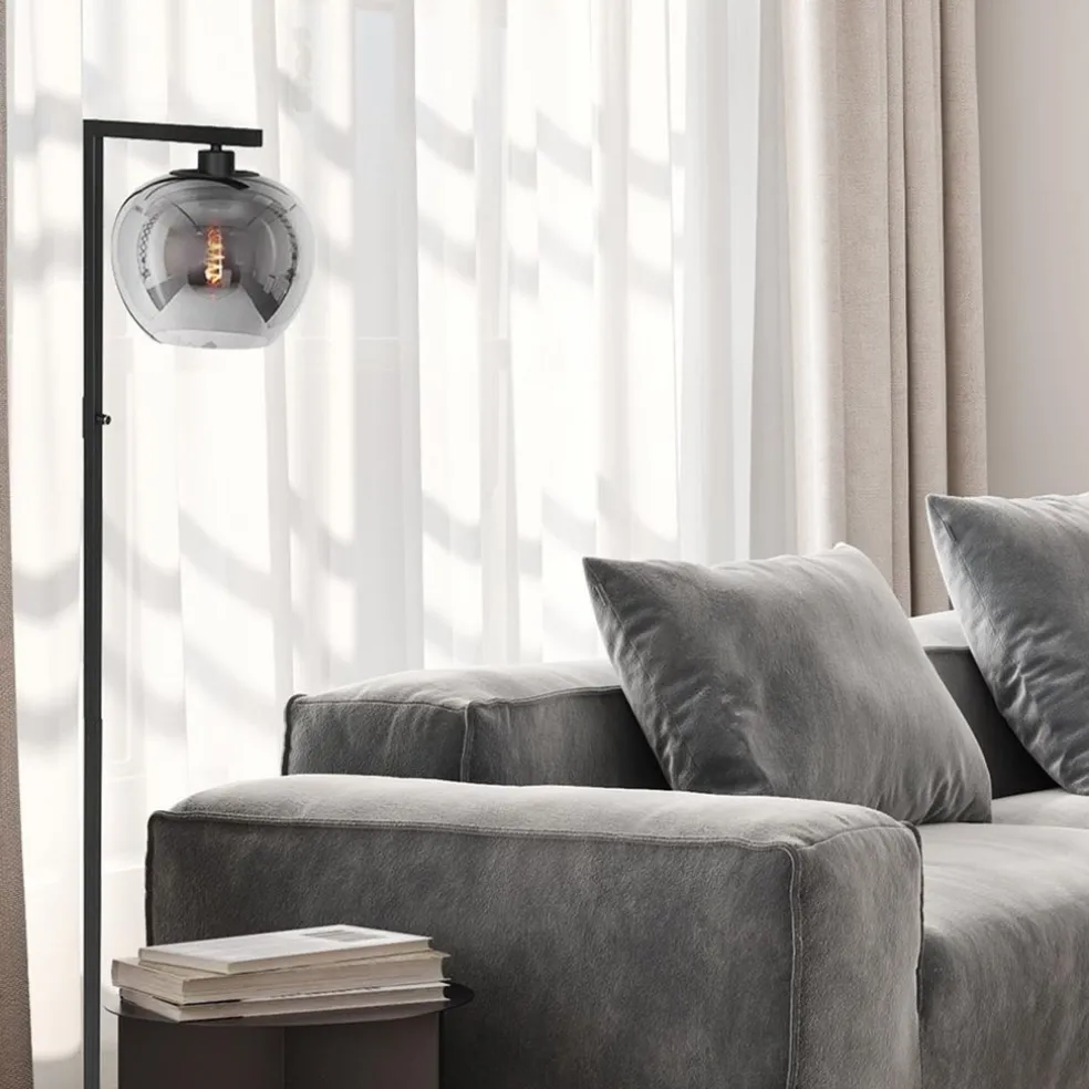 Strakke vloerlamp zwart met smoke glazen kap