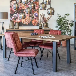 Trendy eetkamerstoel velvet blush met zwarte pootjes