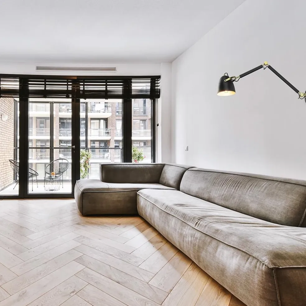 Verstelbare wandlamp mat zwart met gouden details