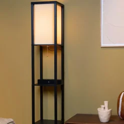 Vierkante vloerlamp zwart met beige kap en oplaadplatform