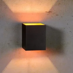 Zwarte-gouden wandlamp Xera vierkant